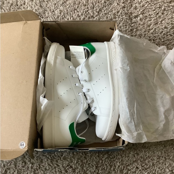 🔥🔥HOST PIC🔥🔥 Adidas White and Green Sneakers Low-Top Casual FX7524 - Picture 2 of 14